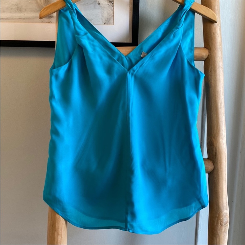 Banana Republic sleeveless silk top in 0P.